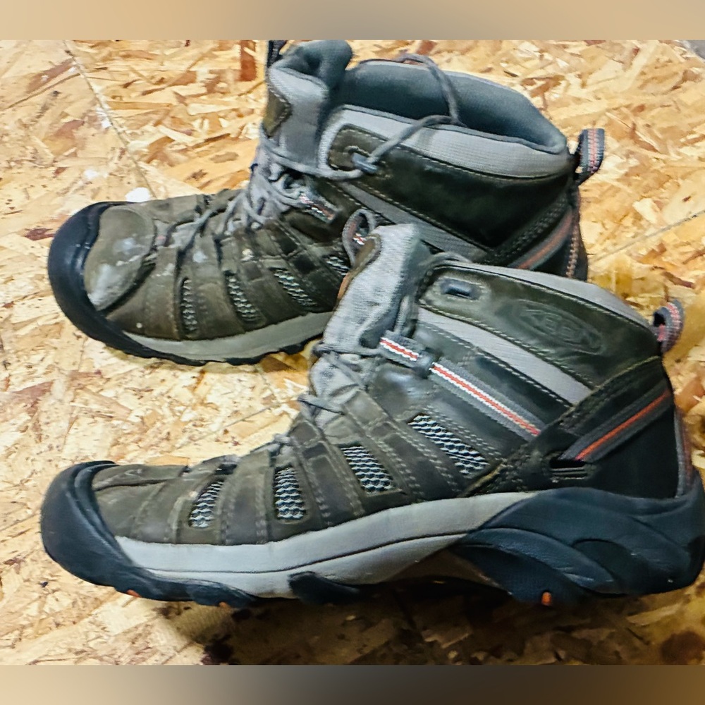 KEEN mens size 11.5 FLINTY mid soft toe hiking boots